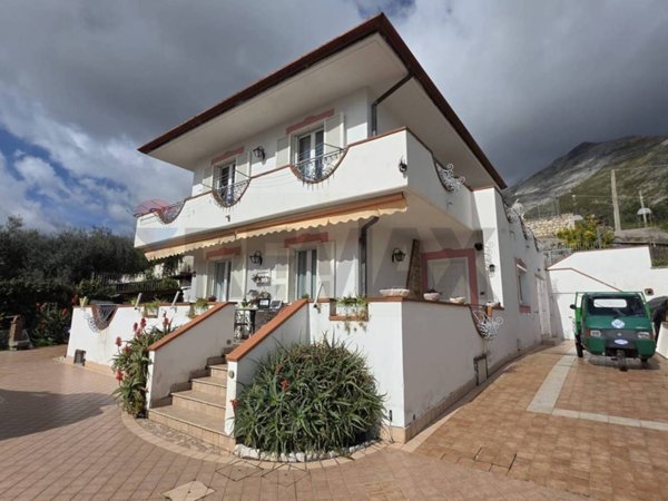 casa indipendente in vendita a Formia in zona Trivio