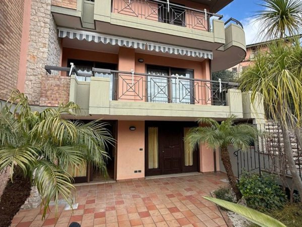 casa indipendente in vendita a Formia