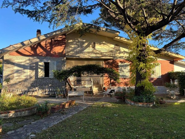 casa indipendente in vendita a Formia in zona Penitro