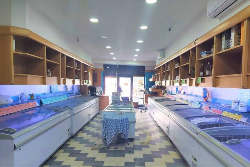 locale commerciale in vendita a Formia in zona Acquatraversa