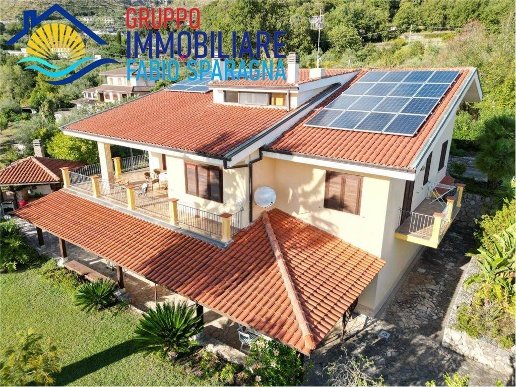 casa indipendente in vendita a Formia in zona Castellonorato