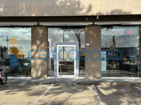 locale commerciale in vendita a Formia