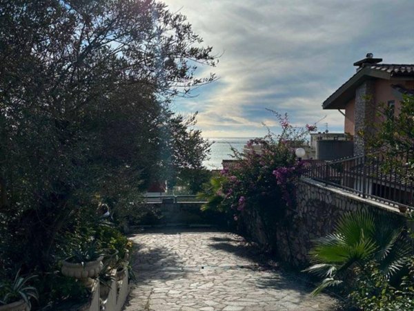 casa indipendente in vendita a Formia