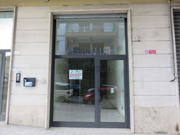 locale commerciale in vendita a Formia