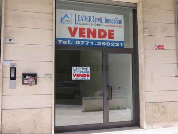 locale commerciale in vendita a Formia in zona Mola di Gaeta
