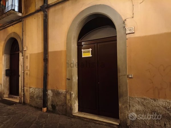 locale commerciale in vendita a Formia