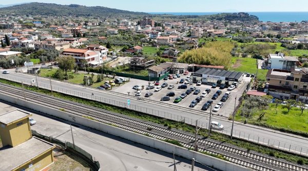 locale commerciale in vendita a Formia