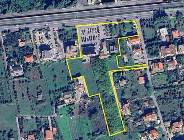 locale commerciale in vendita a Formia