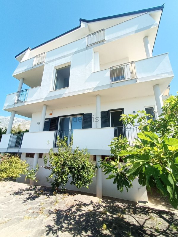 casa indipendente in vendita a Formia in zona Castellonorato
