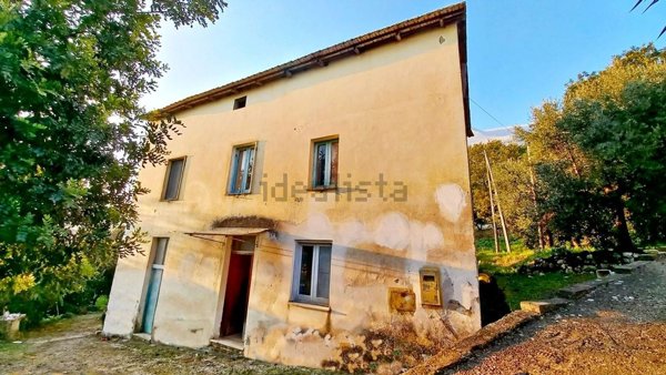 pentavano in vendita a Formia in zona Castellonorato