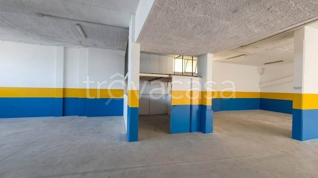 locale commerciale in vendita a Formia