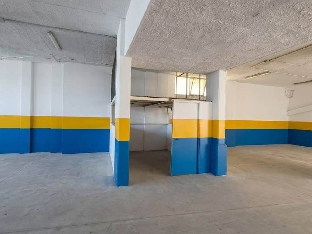 locale commerciale in vendita a Formia