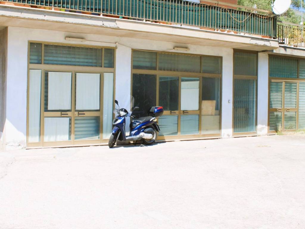 locale commerciale in vendita a Formia