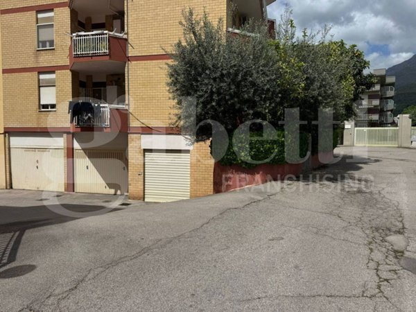 locale di sgombero in vendita a Formia in zona Acquatraversa