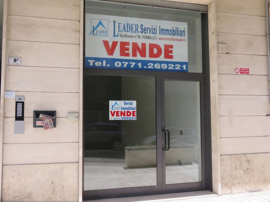negozio in vendita a Formia in zona Mola di Gaeta
