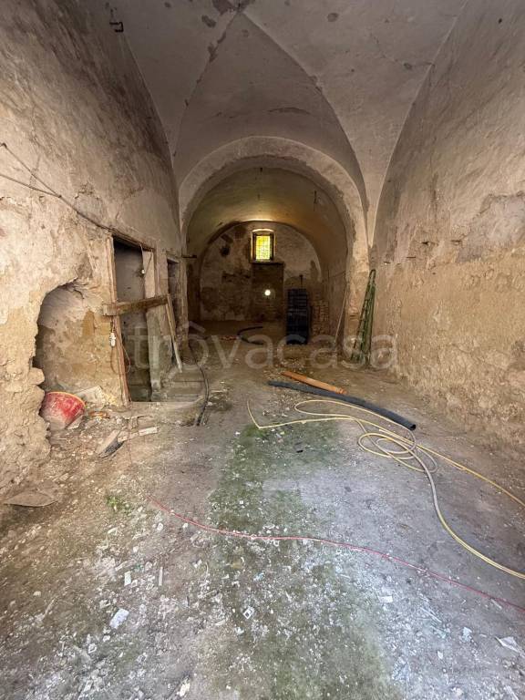 locale commerciale in vendita a Formia