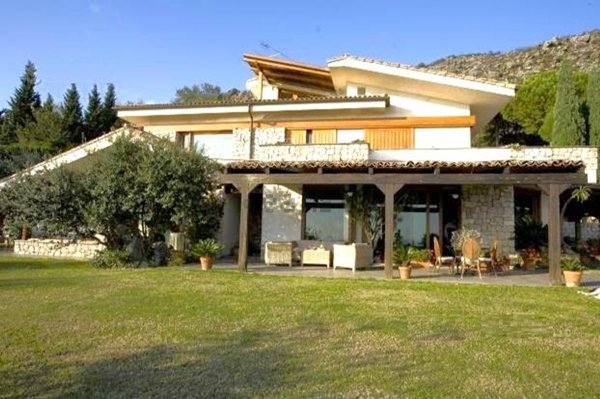 casa indipendente in vendita a Formia in zona Acquatraversa