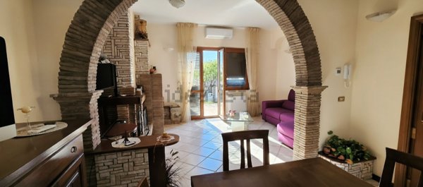 casa indipendente in vendita a Formia in zona Acquatraversa