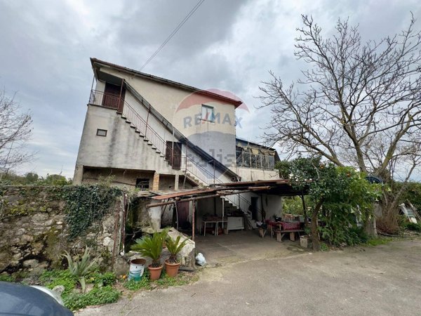 esavano in vendita a Formia in zona Penitro