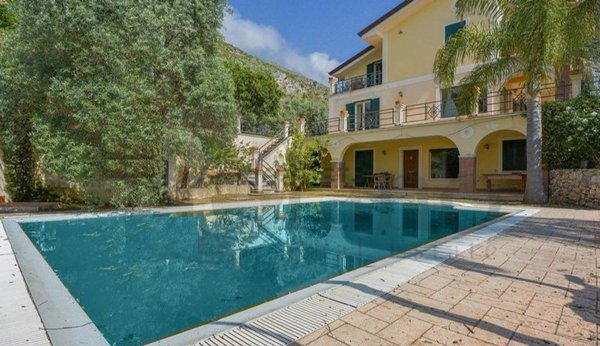 casa indipendente in vendita a Formia in zona Marànola
