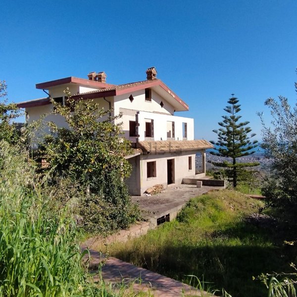 casa indipendente in vendita a Formia in zona Trivio