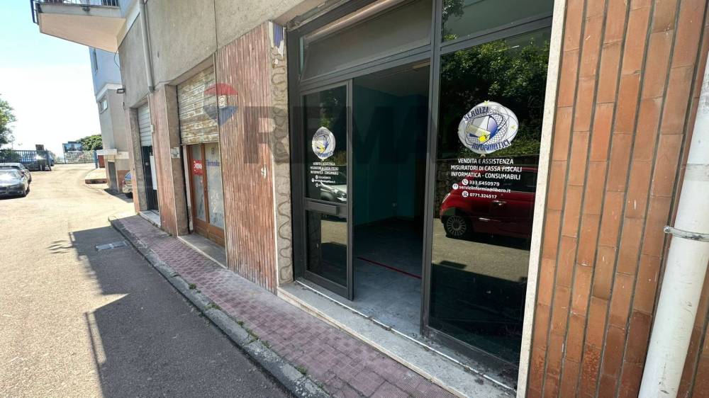 locale commerciale in vendita a Formia