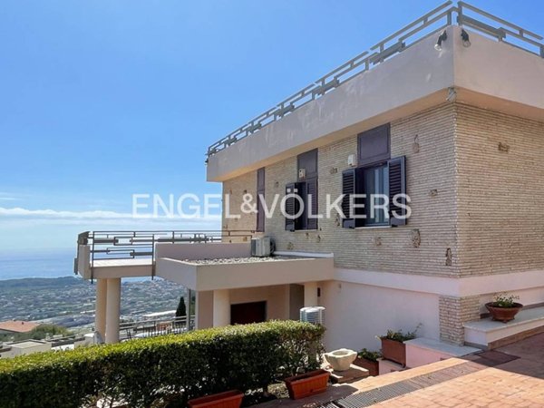 casa indipendente in vendita a Formia in zona Castellonorato
