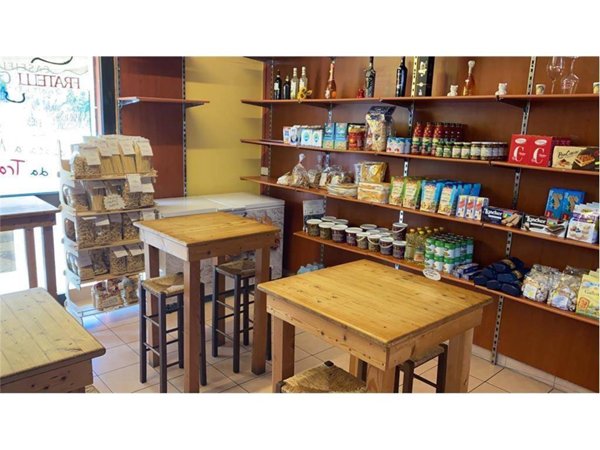 negozio in vendita a Formia in zona Penitro