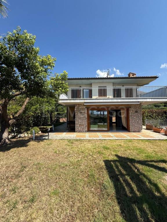 casa indipendente in vendita a Formia in zona Mola di Gaeta