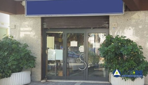 locale commerciale in vendita a Formia in zona Acquatraversa