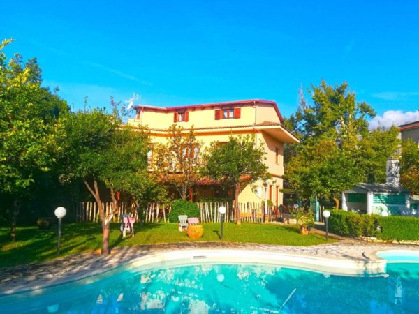 casa indipendente in vendita a Formia in zona Penitro