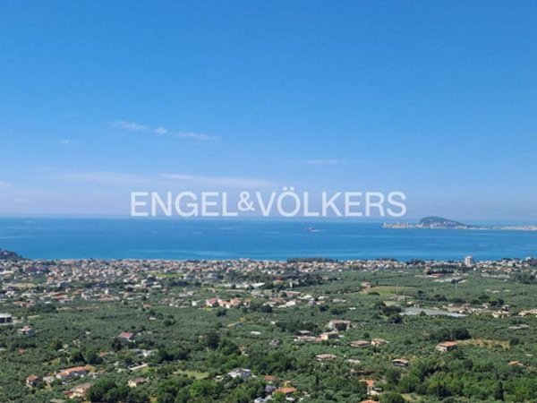 casa indipendente in vendita a Formia in zona Castellonorato