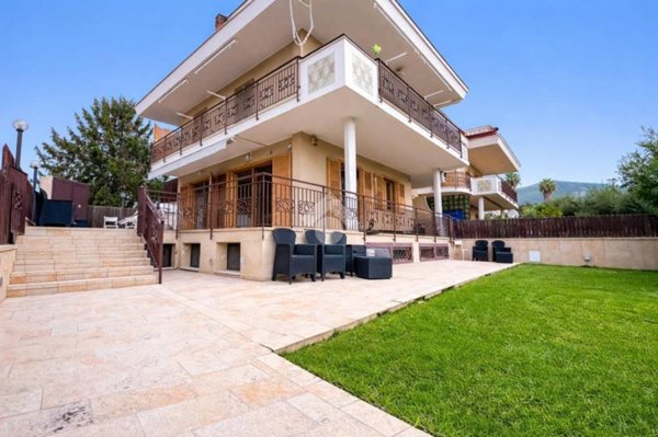 casa indipendente in vendita a Formia in zona Mola di Gaeta