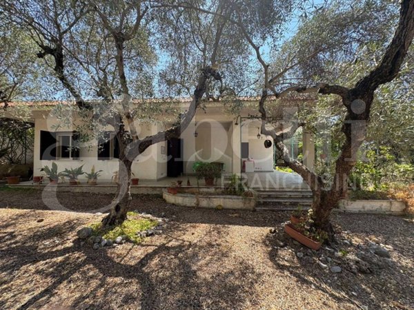 casa indipendente in vendita a Formia in zona Castellonorato