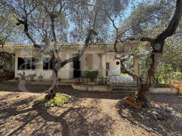 casa indipendente in vendita a Formia in zona Castellonorato