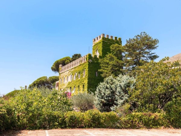 intera palazzina in vendita a Formia in zona Mola di Gaeta