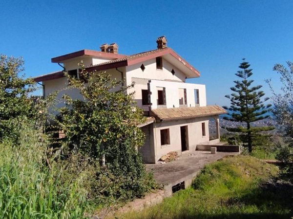 casa indipendente in vendita a Formia in zona Trivio
