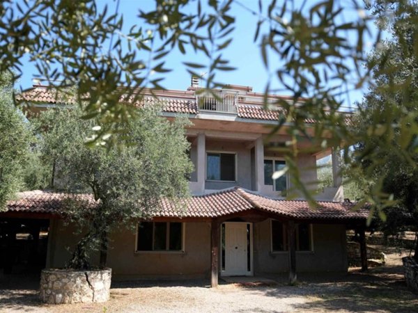 casa indipendente in vendita a Formia in zona Acquatraversa