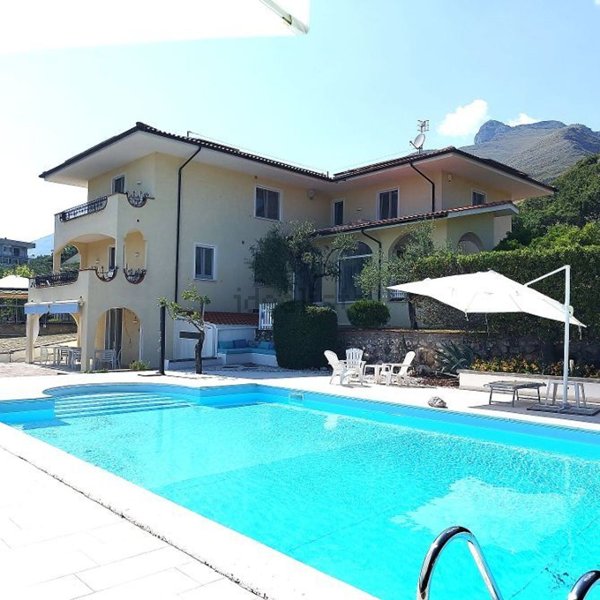 casa indipendente in vendita a Formia