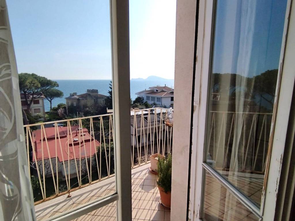 appartamento in vendita a Formia in zona Acquatraversa