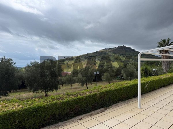 casa indipendente in vendita a Formia in zona Castellonorato