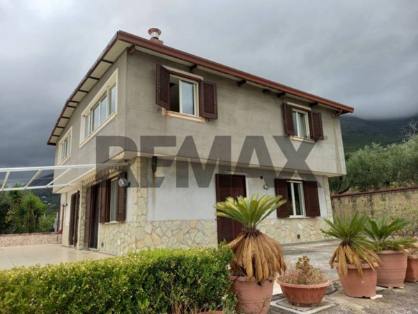 casa indipendente in vendita a Formia in zona Castellonorato