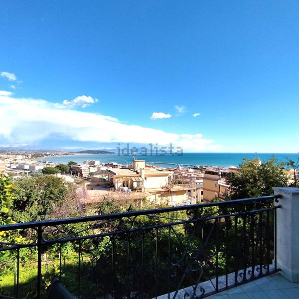 casa indipendente in vendita a Formia in zona Mola di Gaeta