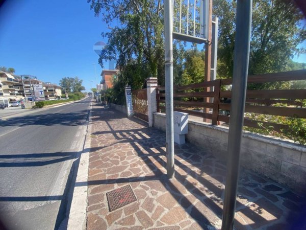 locale commerciale in vendita a Formia in zona Penitro