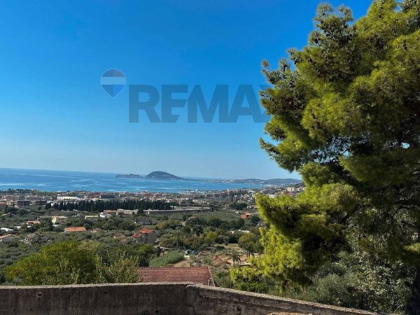 casa indipendente in vendita a Formia