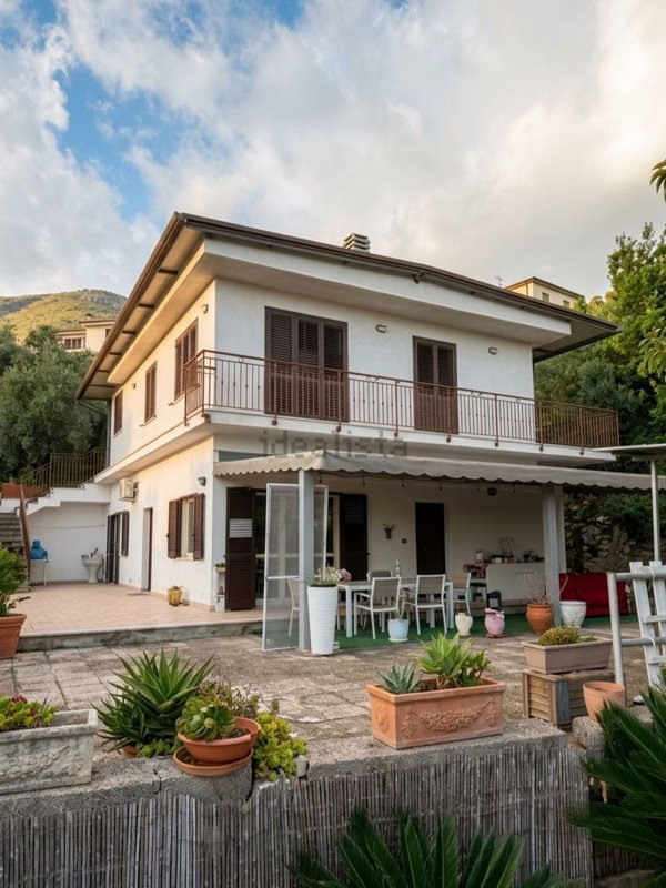 casa indipendente in vendita a Formia