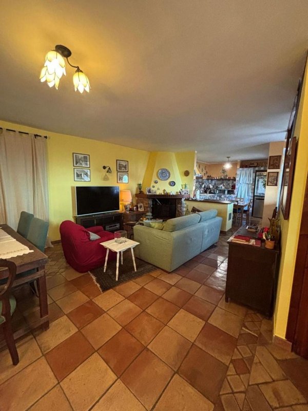 casa indipendente in vendita a Formia in zona Castellonorato