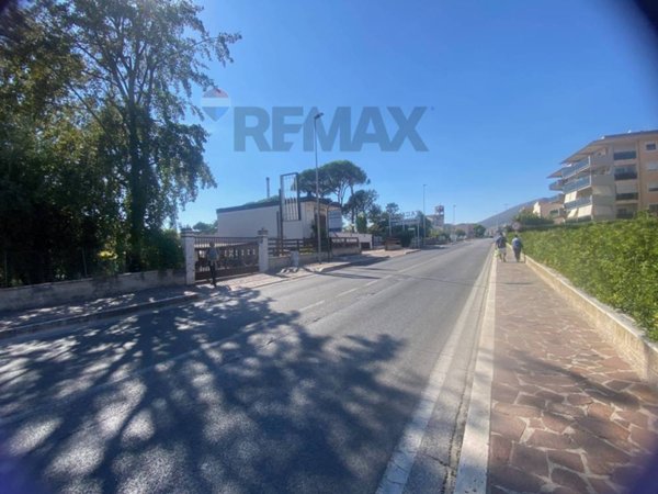 locale commerciale in vendita a Formia in zona Penitro