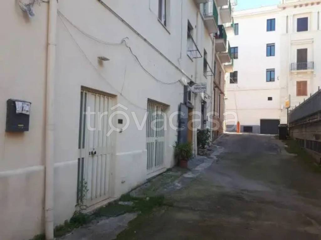 locale commerciale in vendita a Formia