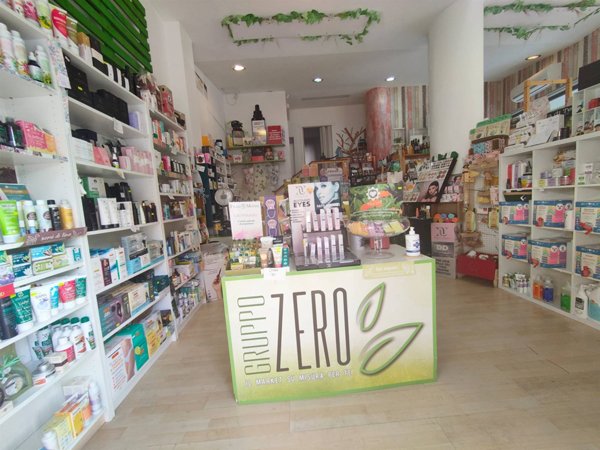 negozio in vendita a Gaeta in zona Serapo